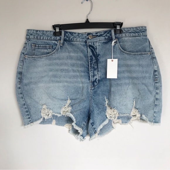 Good American Distressed Button Fly Bombshell Shorts Size 18 NWT - Picture 1 of 15